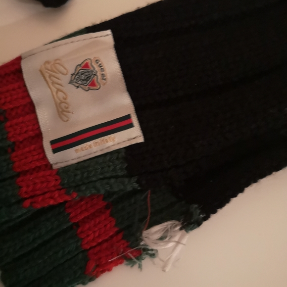 authentic Gucci scarf - Picture 10 of 11